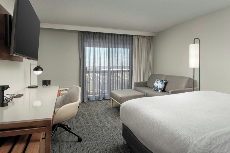 Bedroom 2, Courtyard by Marriott Dayton Beavercreek, Greene