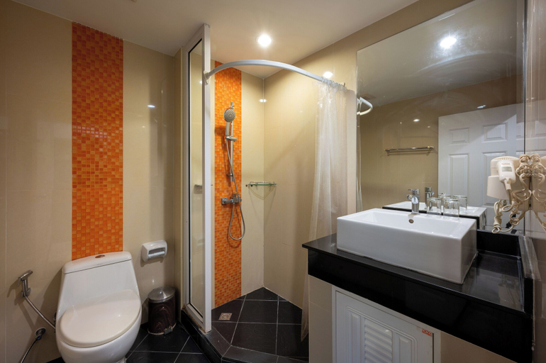 Bathroom 3, New Nordic Suite 5 by Apartwell, Pattaya