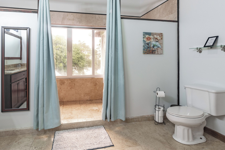 Bathroom 4, Laru Beya Palmetto Bay, Roatán