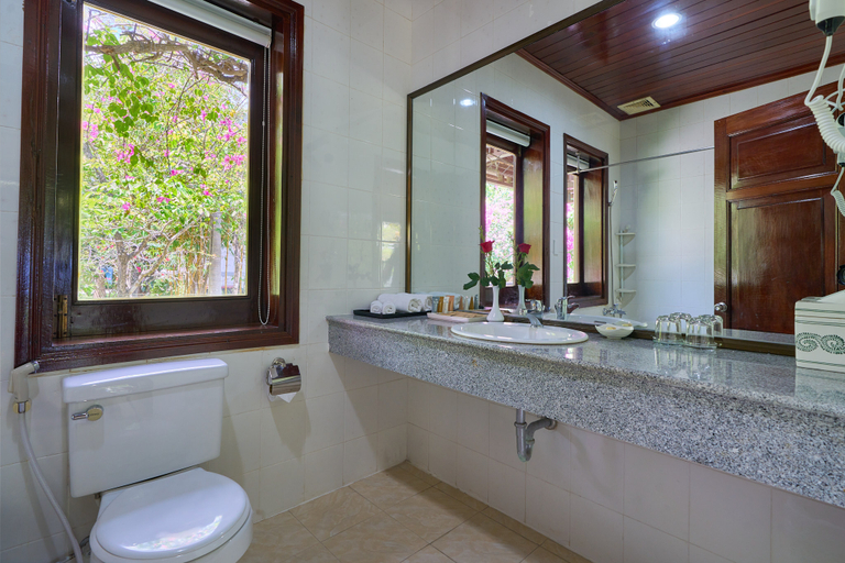 Bathroom 10