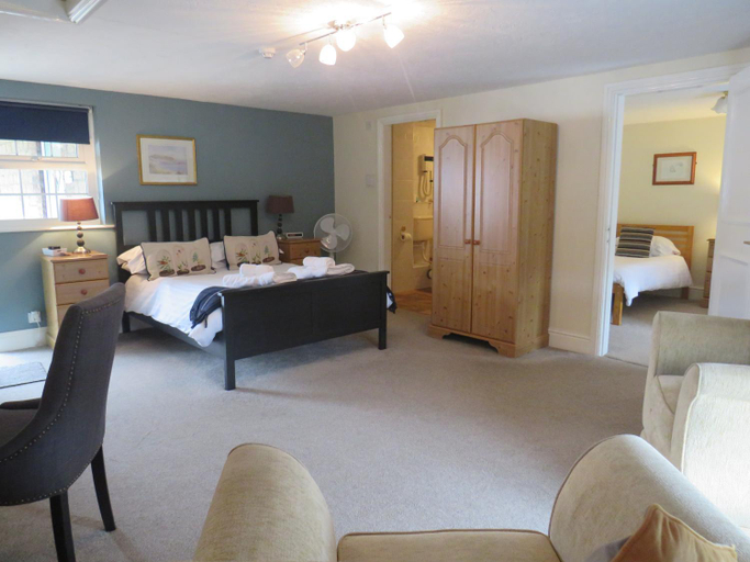 Bedroom 2, Ganton Greyhound Hotel, North Yorkshire