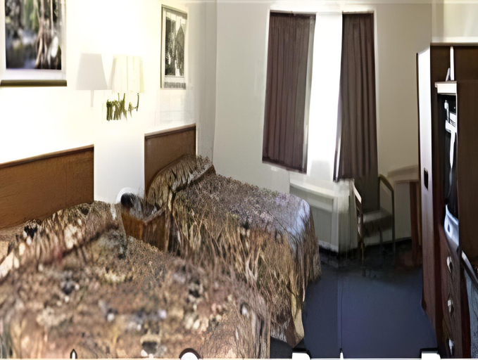Bedroom 13