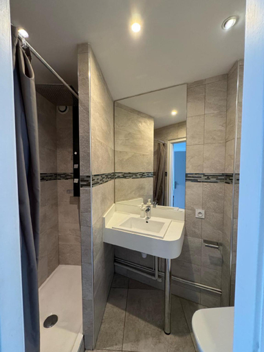 Bathroom 2, Appart' Hôtel Fauriel, Loire