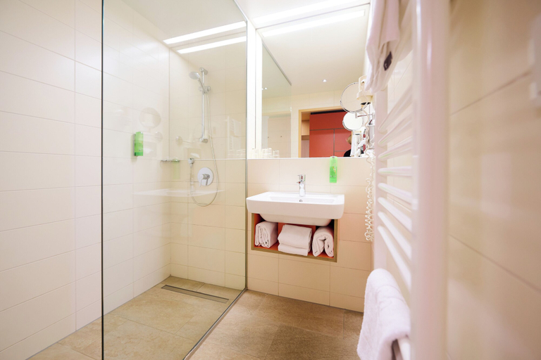 Bathroom 5, JUFA Hotel Wien City, Wien