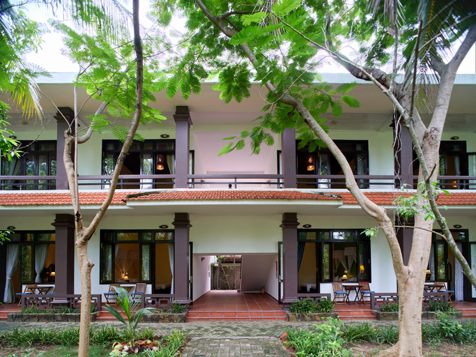 Exterior 11