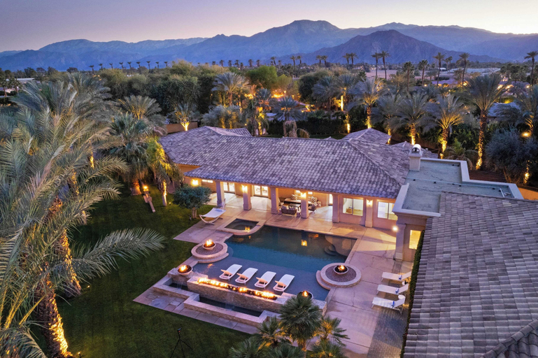 The Date Palm Estate by Avantstay Expansive Estate w/ Game Room, Backyard Oasis w/ Pool & Spa, Riverside