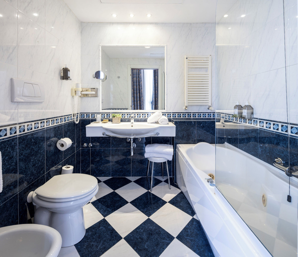 Bathroom 5, voco PARMA & CONGRESSI by IHG, Parma