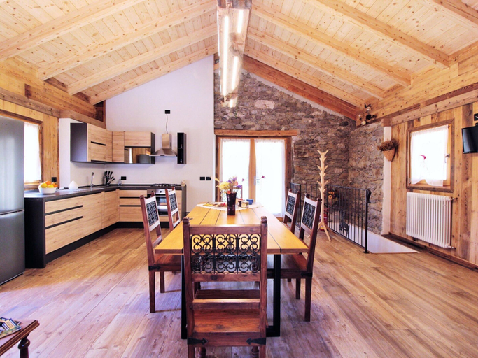 Dining 2, Belvilla by OYO Pleasant Holiday Home With Garden, Belluno