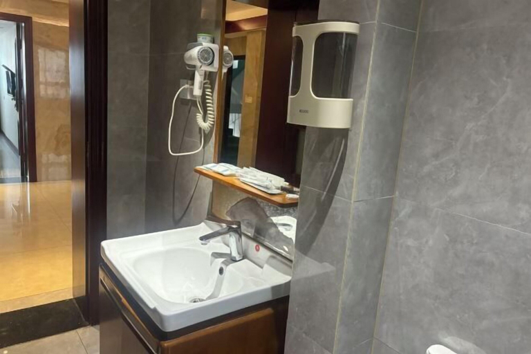 Bathroom 14