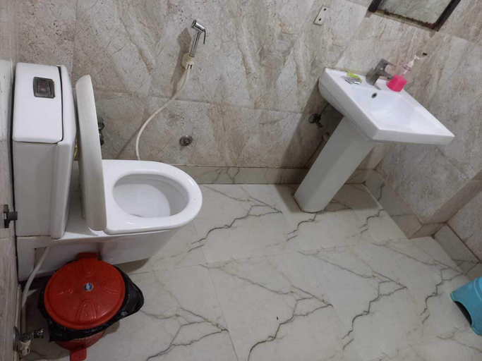 Bathroom 3, Vrinda Palace, Mathura