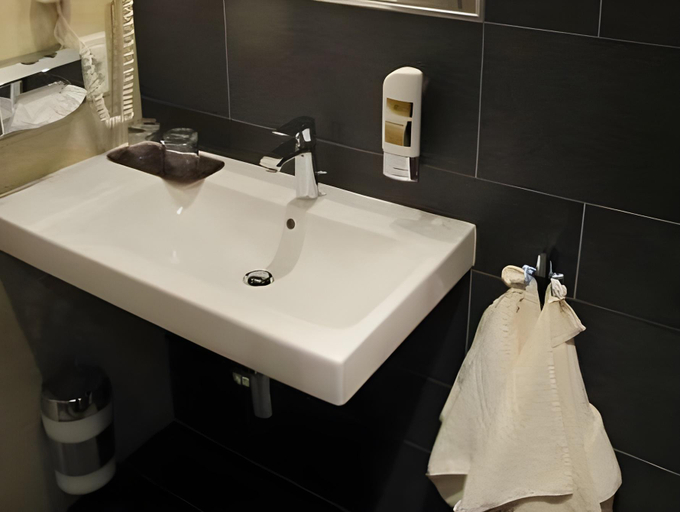 Bathroom 9