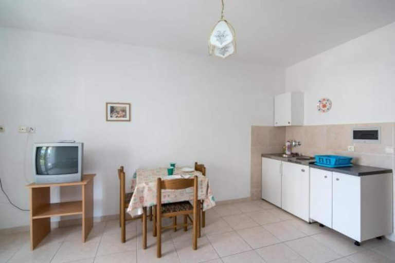 Private kitchen, Apartments Boguvila - Studio With Terrace -, Supetar