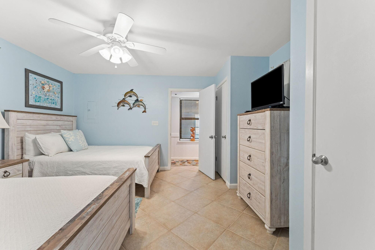 Bedroom 2, Phoenix East II 2054, Baldwin