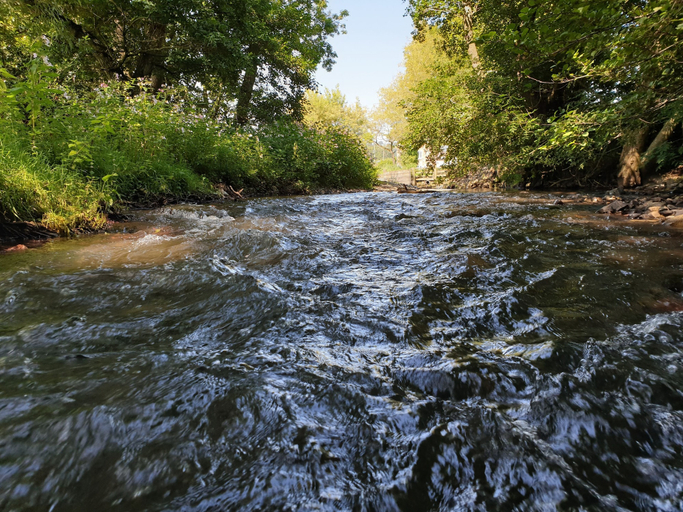 Others 5, Riverside Cabin - Sleeps 2 - Hottub - Parking, Powys