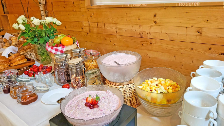 Food & Drinks 5, Hüttenhotel Husky Lodge, Schwyz