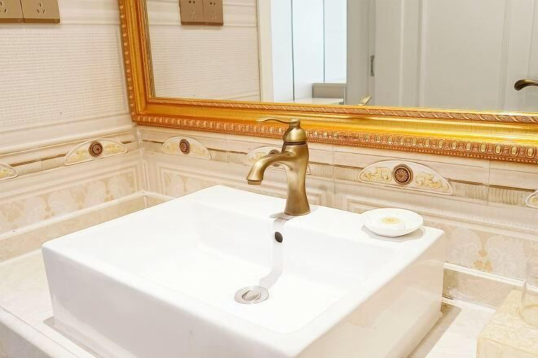 Bathroom 4, Yijia International Hotel, Hainan