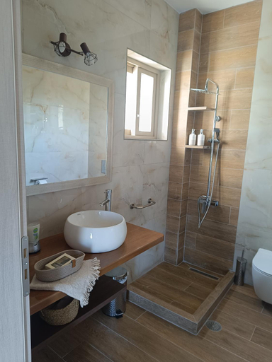 2, VAYAL SKYROS, Central Greece