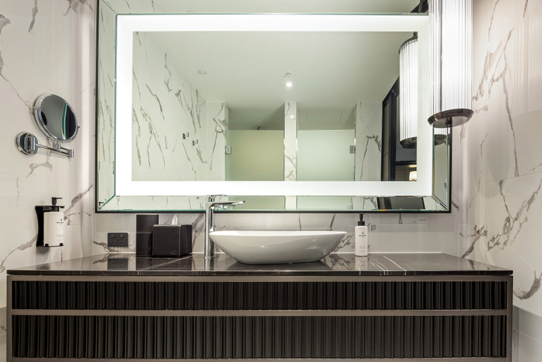 Bathroom 16