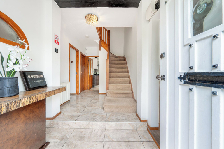Others 5, House - Sleeps 10 - Garden - Parking, London