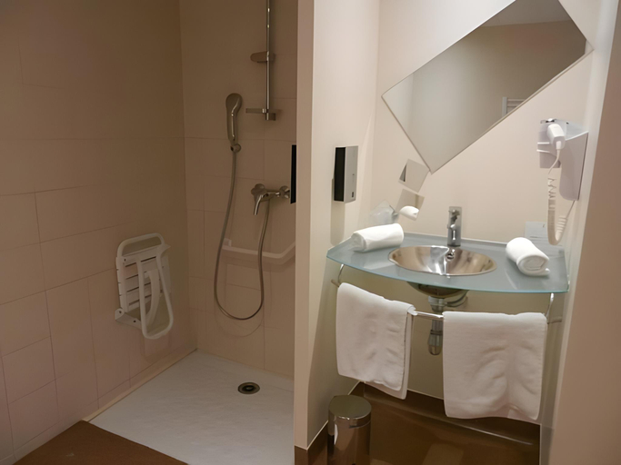 Bathroom 11