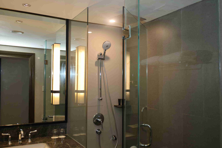 Bathroom 10