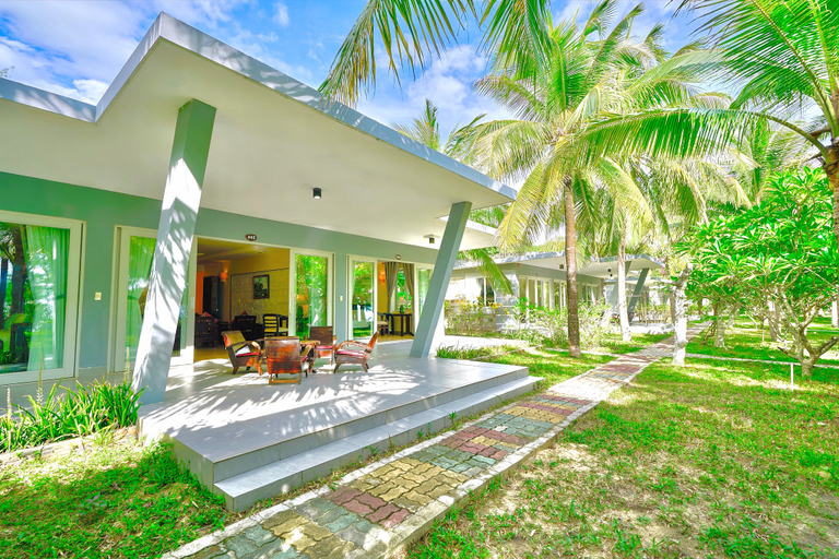 Exterior 1