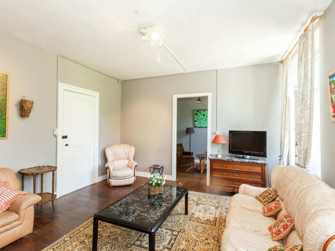 Others 5, Spacious Holiday Home With Garden, Liège
