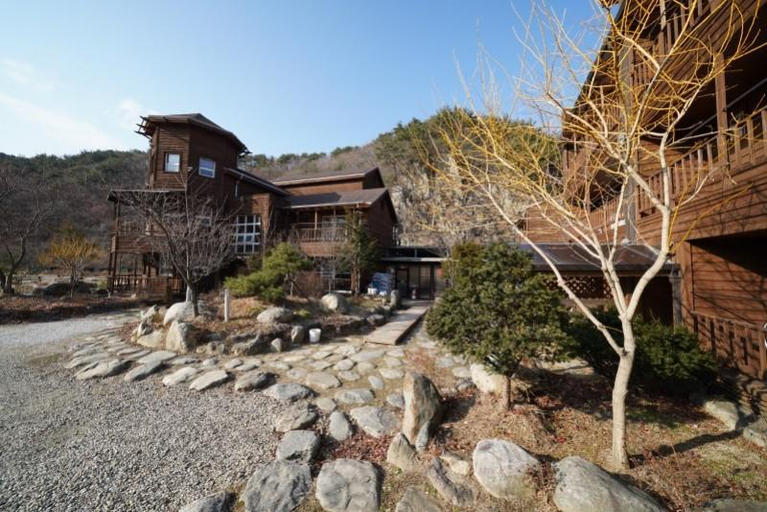 Exterior & Views 1, Muju Deogyusan Landscape Pension, Muju