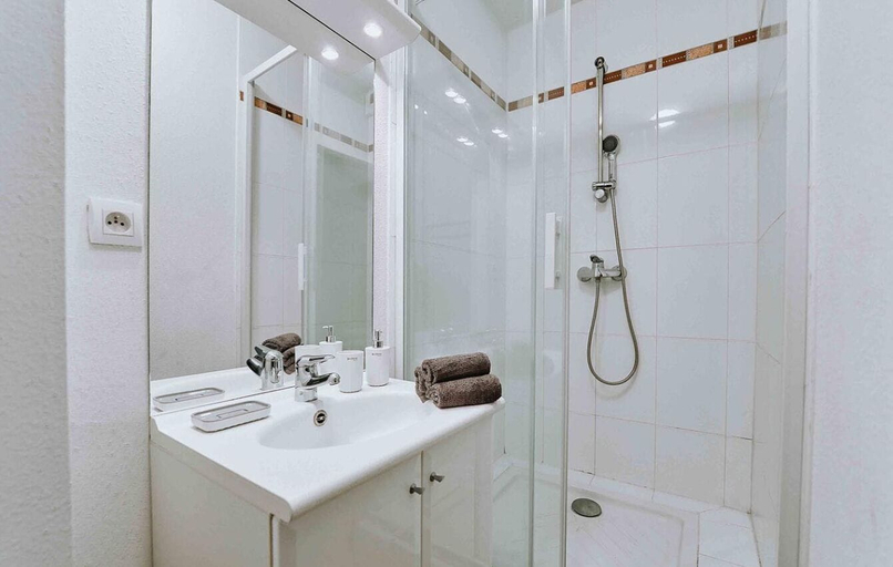 Bathroom 5, ZENAO NEVERS QUAI DE LOIRE, Nièvre