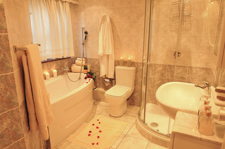 Bathroom 5, Villa Simonne, City of Johannesburg
