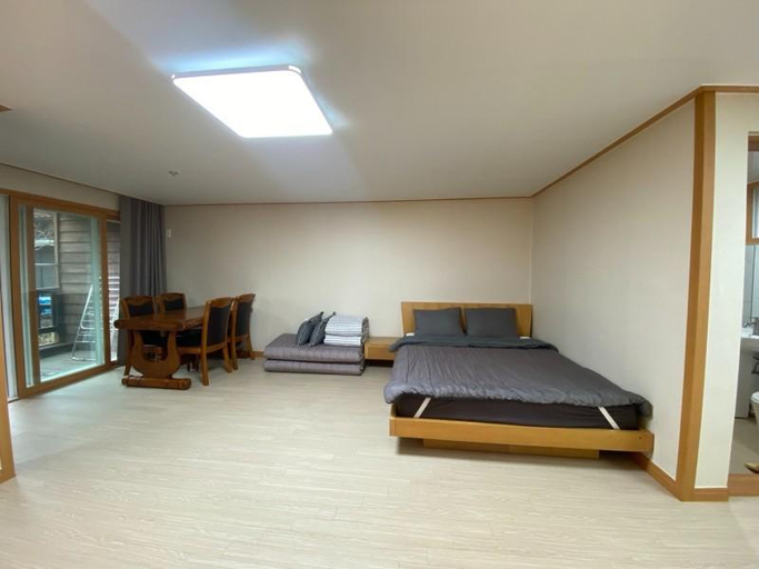 Bedroom 2, Muju Deogyusan Landscape Pension, Muju