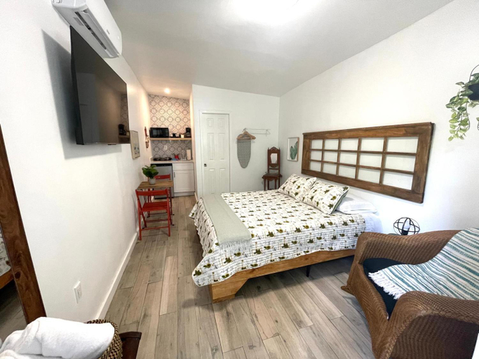 1, Studio close to Everything, Miami-Dade