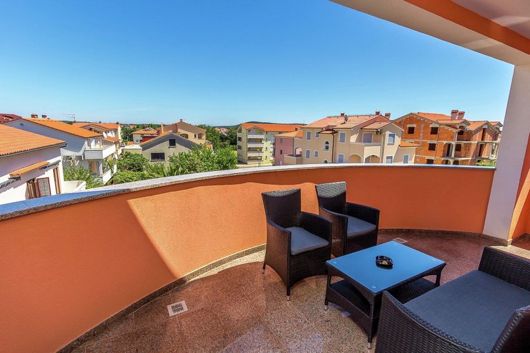 Others 5, Apartment in Medulin With Balconies, Medulin