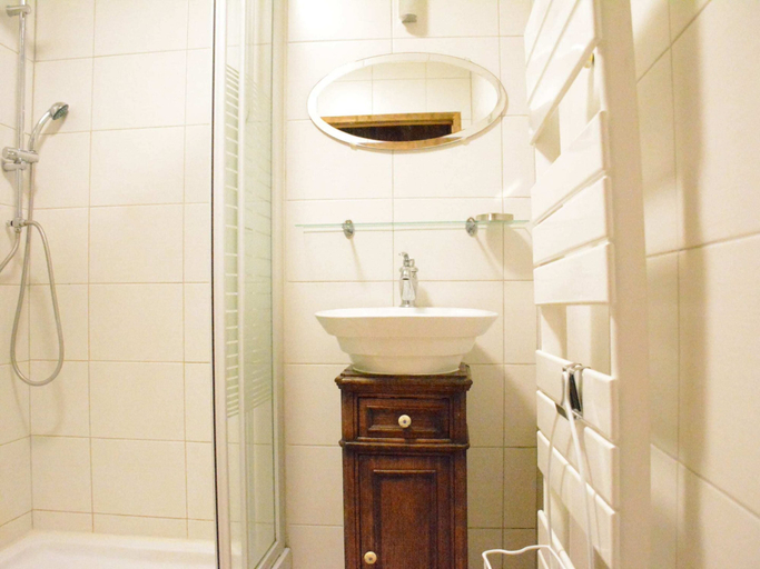 Bathroom 5, Holiday Home in Viroinval With Sauna, Namur