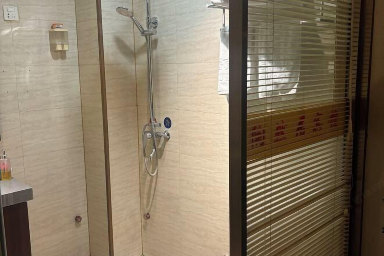 Bathroom 13