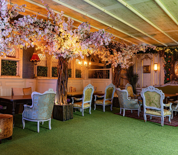 Food & Drinks 5, Benners Hotel
