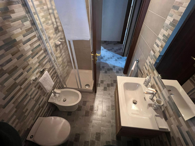 Bathroom 3, Ferruccio's House, Teramo
