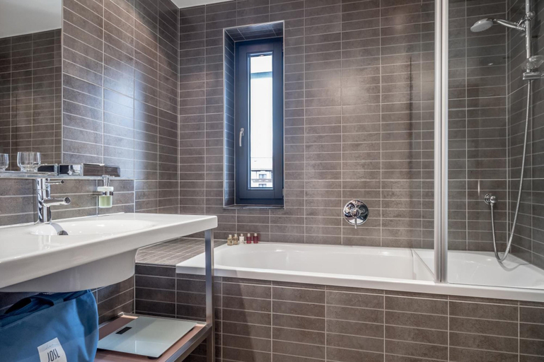 Bathroom 4, Josl Mountain Lounging Hotel, Imst