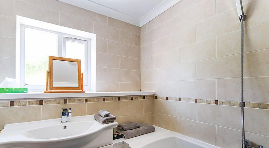 Bathroom 5, Afon Duad Inn, Carmarthenshire