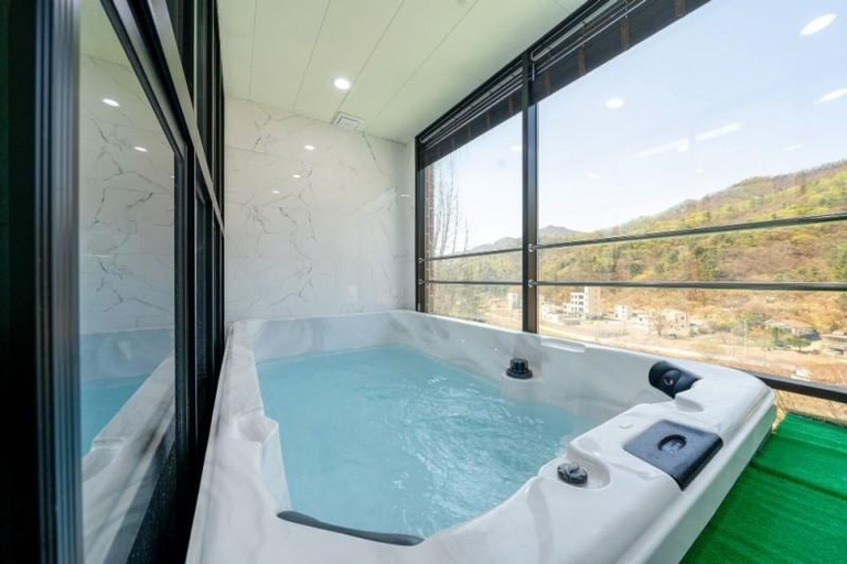 Bathroom, Gapyeong Pool Villa Mountain Pension, Gapyeong