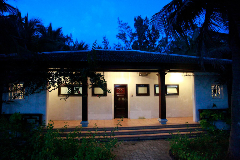 Exterior 4
