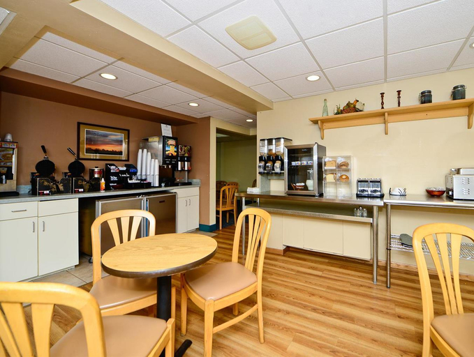 Food & Drinks, Americas Best Value Inn & Suites St. Cloud, Benton