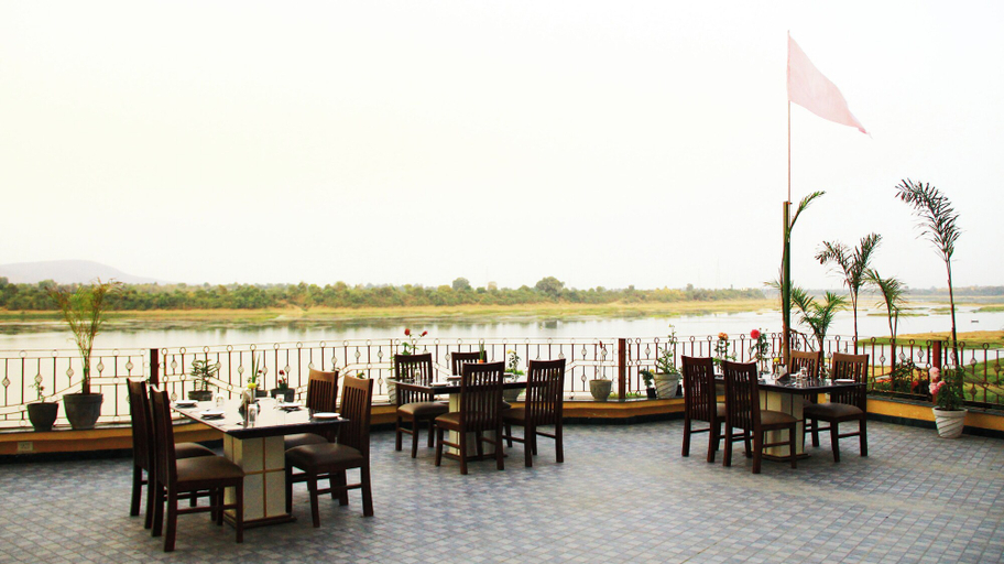 Food & Drinks 4, TreeHouseNarmade A Riverfront Resort Spa, Sehore