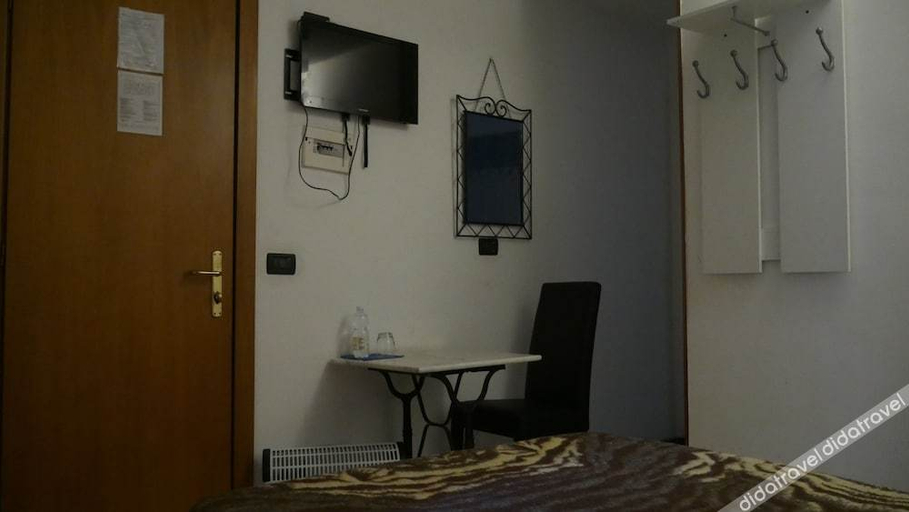 Bedroom, RED AND BLUES MUSIC HOTEL - GENOVA, Genova
