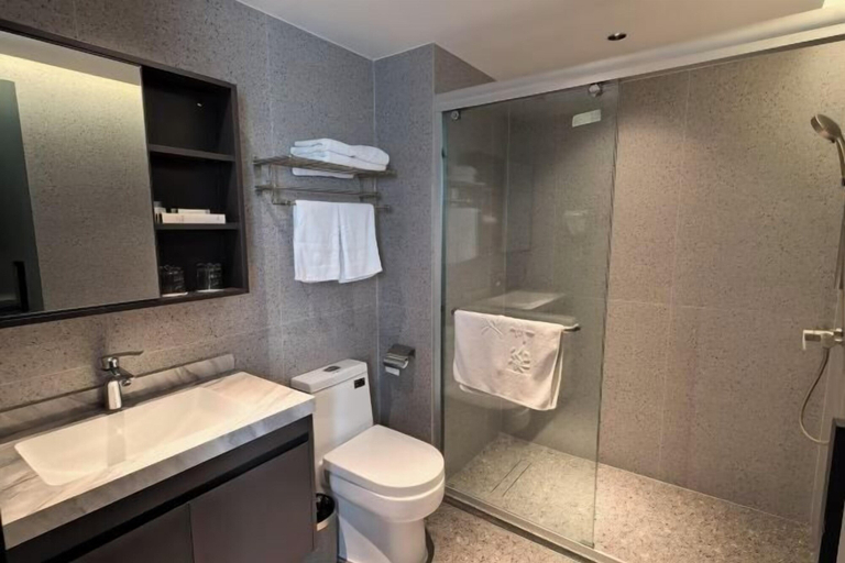 Bathroom 12