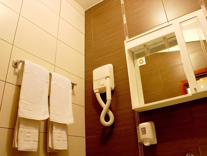Bathroom 18