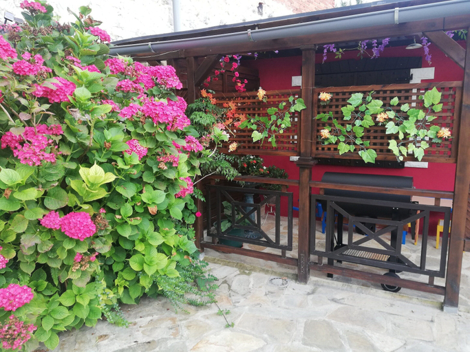 Garden 3, Holiday Home in Spain With Terrace & BBQ, Cantabria
