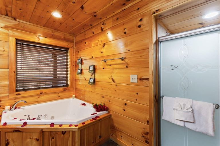 Bathroom 3, Whispering Pines Retreat By Ghosal Luxury Lodging, Sevier