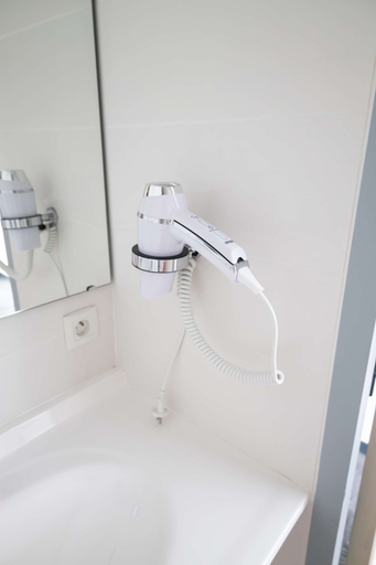 Bathroom 4, Brit Hotel Confort Saint-Lô, Manche