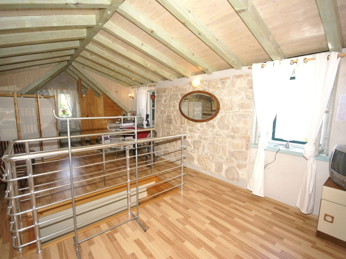 Bedroom, Traditional House With two Apartments, Vis